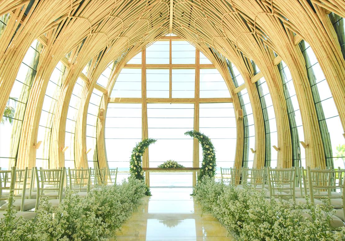 The Apurva Kempinski Bali Wedding Ceremony (5) オーシャンフロント・チャペル内装飾全景