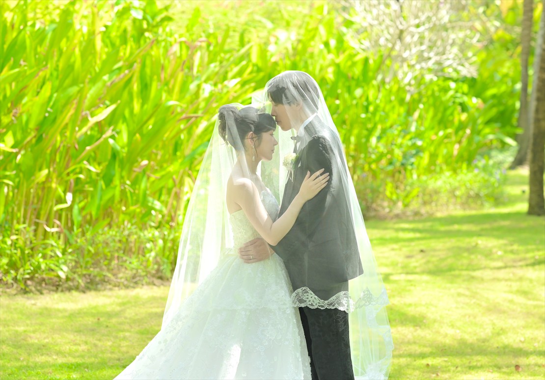 神秘的なロングベールショット　バリ島結婚式