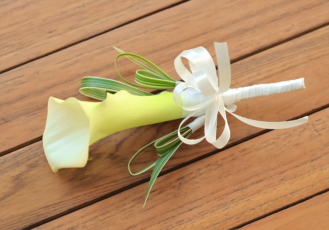 Bali Chapel Wedding Kempinski (1) ケンピンスキ・ウェディングプラン:カラリリ生花ブートニア