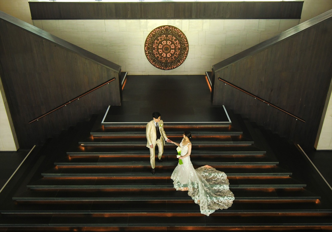 Bali Chapel Wedding Kempinski (14) ロビー下回廊にて挙式前撮影 バリ島・ケンピンスキ