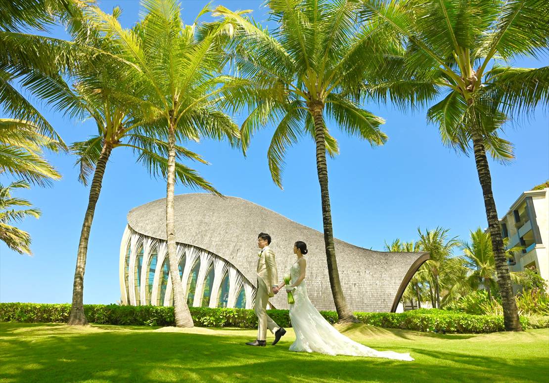 Bali Chapel Wedding Kempinski (16) オーシャンフロント・チャペルを望むガーデン