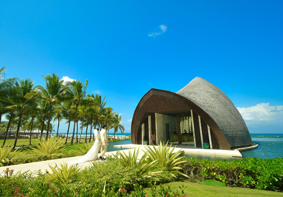 Bali Chapel Wedding Kempinski (24) ガーデンに囲まれたチャペル・ロード