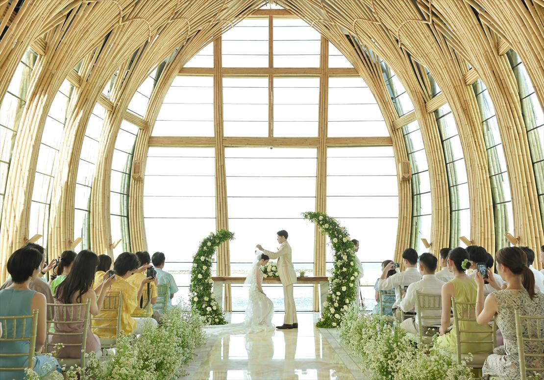 Bali Chapel Wedding Kempinski (29) 挙式シーン:ベールアップ
