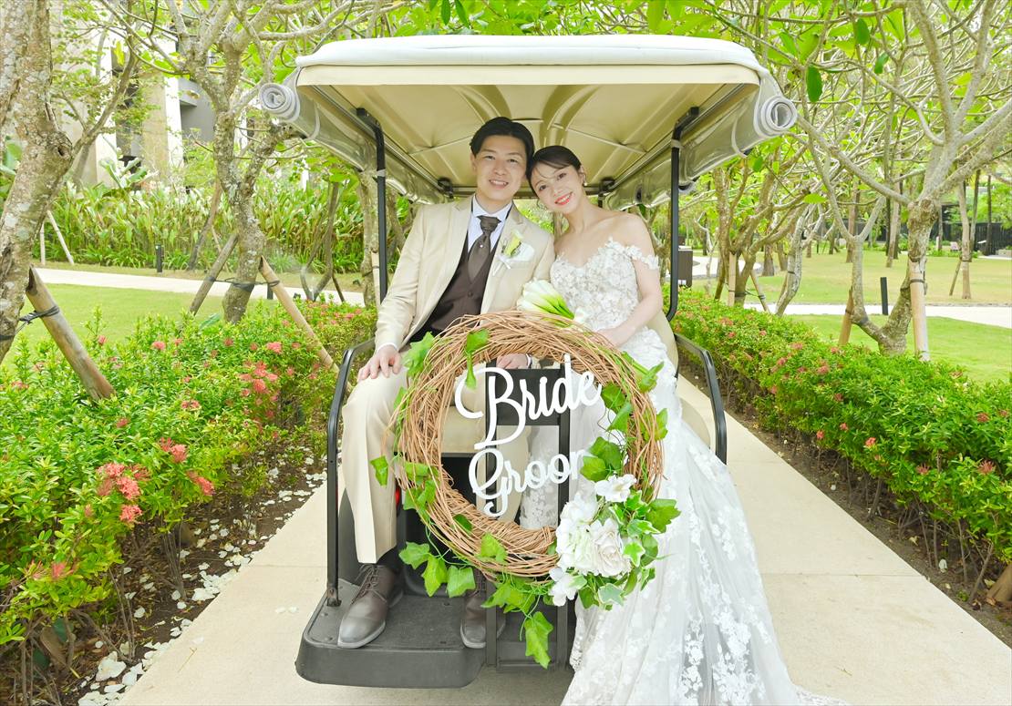 Bali Chapel Wedding Kempinski (35) 新郎新婦様専用のバギー ケンピンスキ・バリ・結婚式