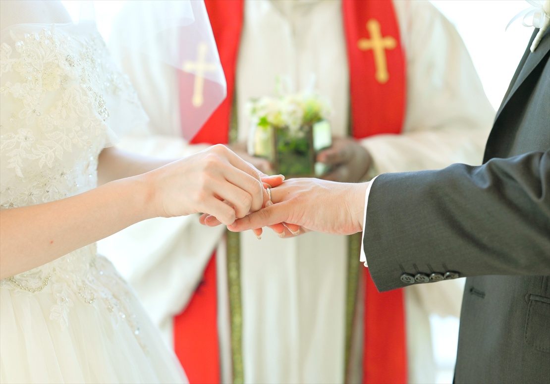 バリ島結婚式　指輪交換シーン