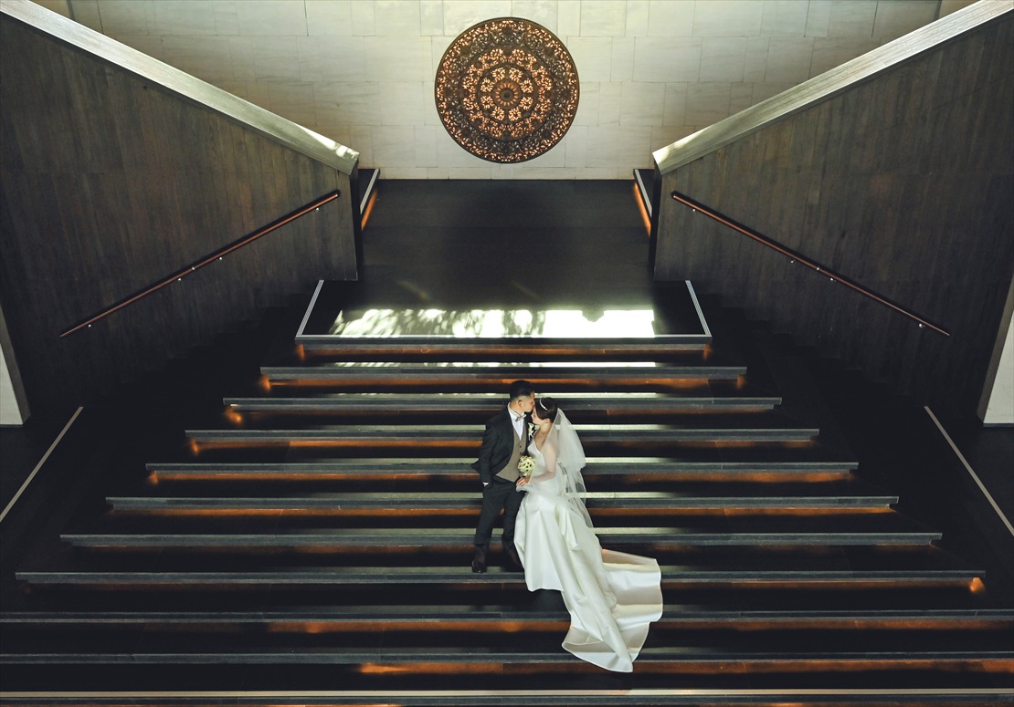 Bali Wedding Ceremony Apurva kempinski(21) アプルヴァロゴを望むロビー下大回廊
