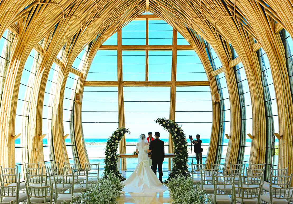 Bali kempinski Wedding Ceremony (13) 空と海を望むバリ島挙式シーン