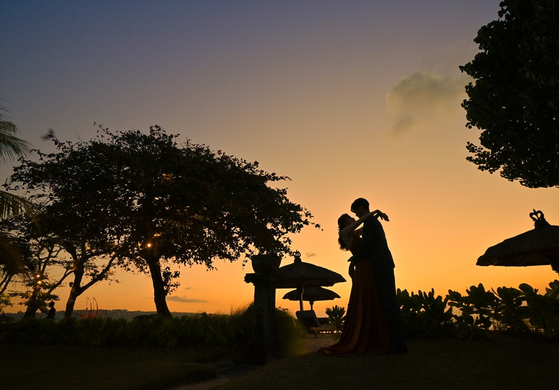 Bali Sunset Wedding Party Belmond JImbaran (11) 幻想的なマジックアワーに包まれた挙式後撮影