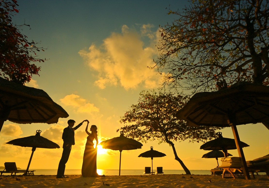 Bali Sunset Wedding Party Belmond JImbaran (4) ベルモンド・ジンバラン・プリ・バリ サンセット・ガーデンにてファーストダンス