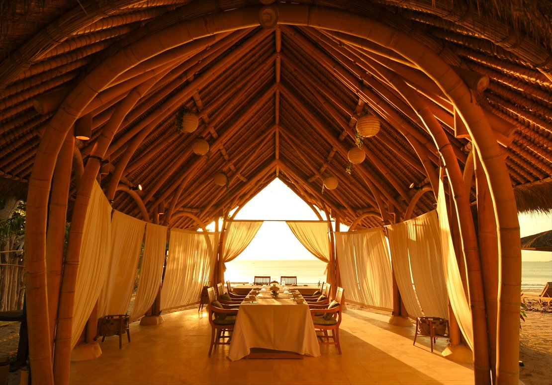 Bali Sunset Wedding Party Belmond JImbaran (5) ウェディングパーティー会場全景:バンブー・パビリオン