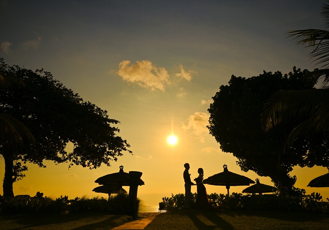 Bali Sunset Wedding Party Belmond Jimbaran (2) ガーデンにてサンセット撮影 フォトウェディング