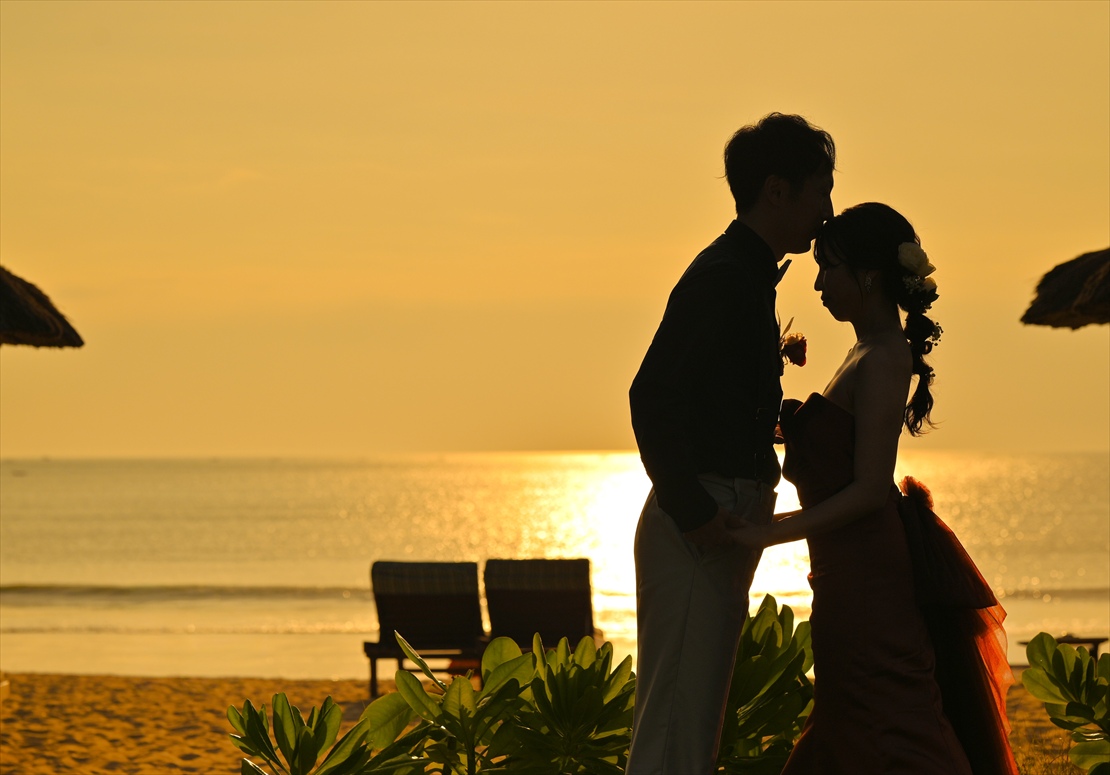Bali Sunset Wedding Party Belmond Jimbaran (3) サンセットが反射するビーチ