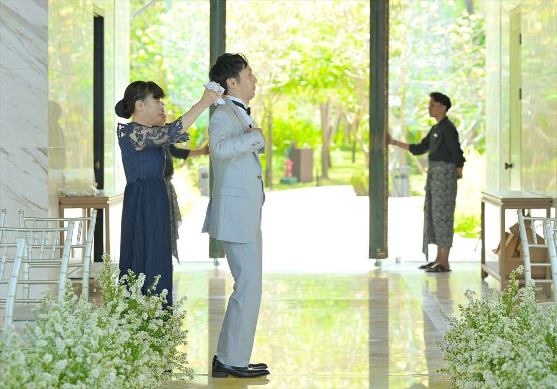 Bali Wedding Ceremony The Apurva Kempinski (15) チャペル内にてジャケットセレモニー