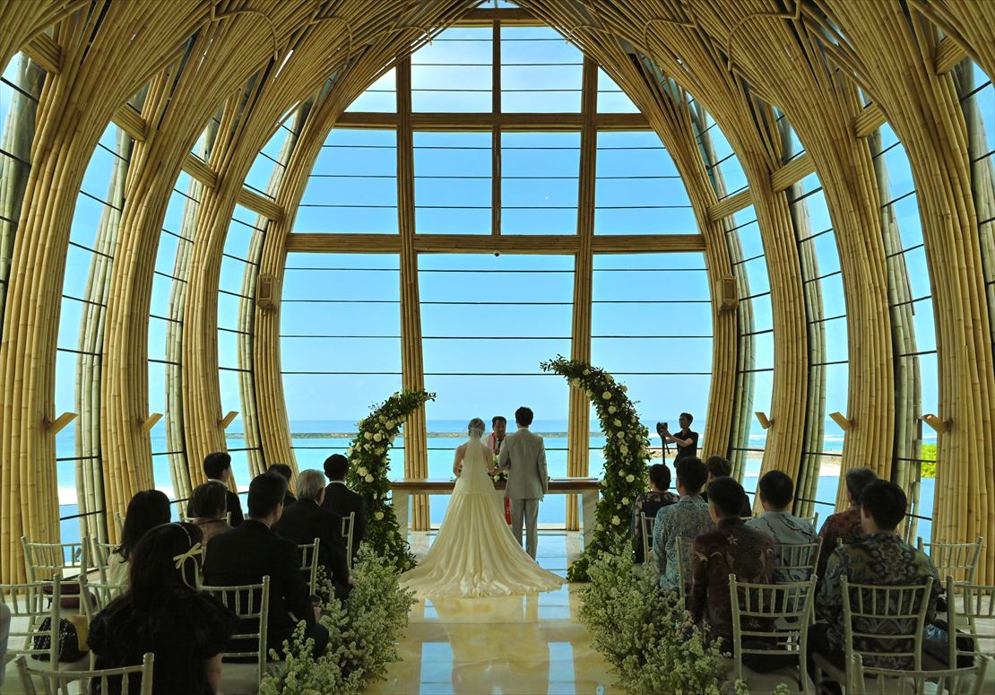Bali Wedding Ceremony The Apurva Kempinski (17) 青い海を望む挙式シーン