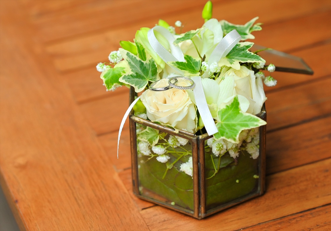 Bali Wedding Ceremony The Apurva Kempinski (2) ウェディングプラン:生花リングピロー