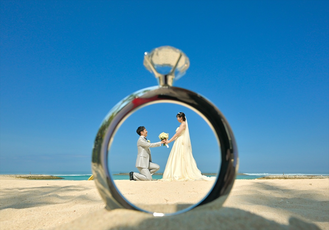 Bali Wedding Ceremony The Apurva Kempinski (24) ビーチにて挙式後撮影 バリ島ウェディング