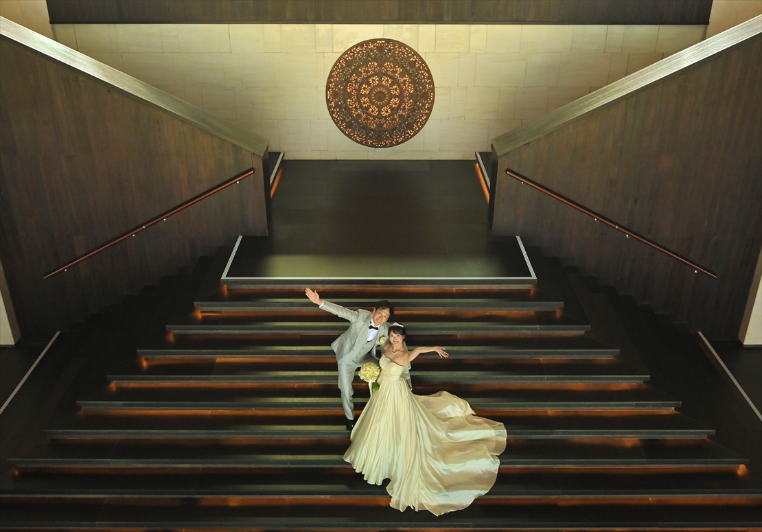 Bali Wedding Ceremony The Apurva Kempinski (30) ロビー下大階段