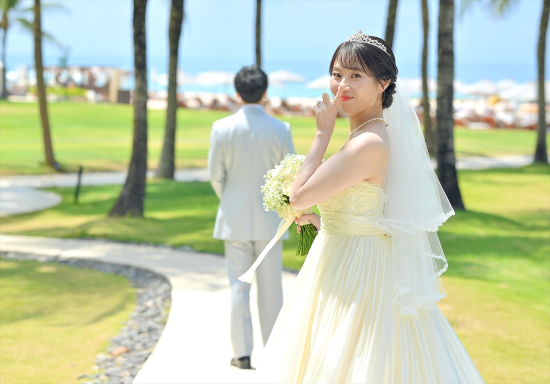 Bali Wedding Ceremony The Apurva Kempinski (6) ガーデンにてファーストミート 挙式前撮影