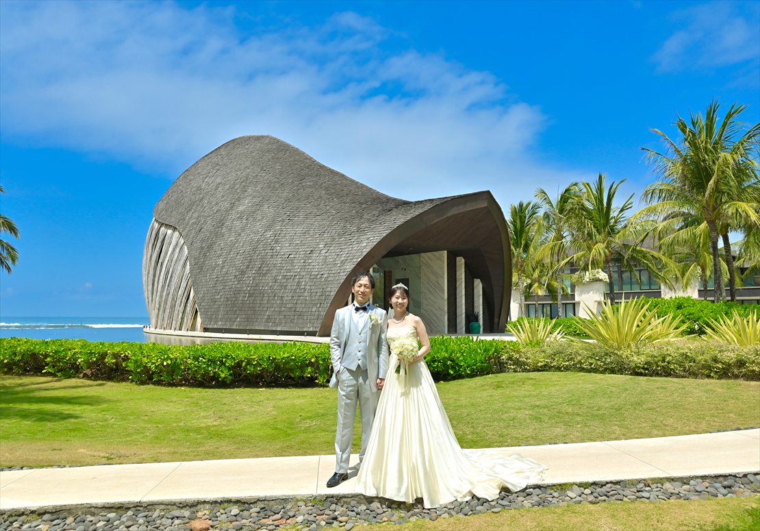 Bali Wedding Ceremony The Apurva Kempinski (8) 緑と海が広がるチャペルガーデンにてフォトウェディング