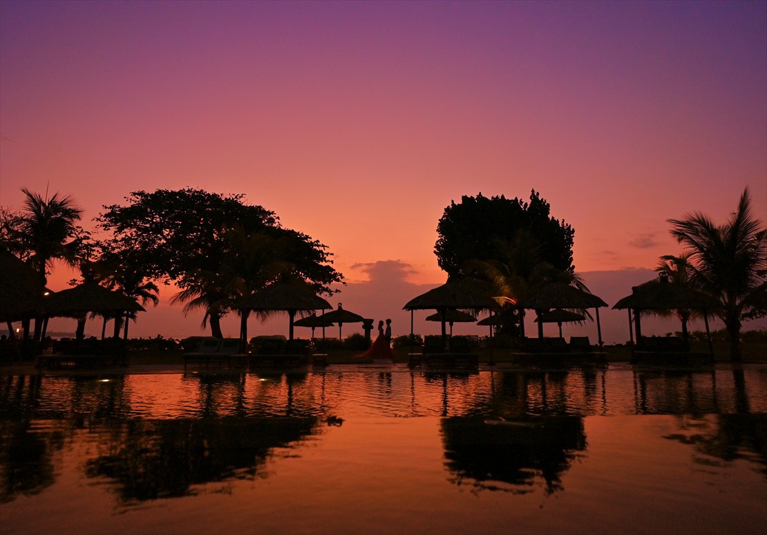 Belmond Jimbaran Tunjung Restaurant Wedding Party (7) マジックアワー:プール鏡面ショット