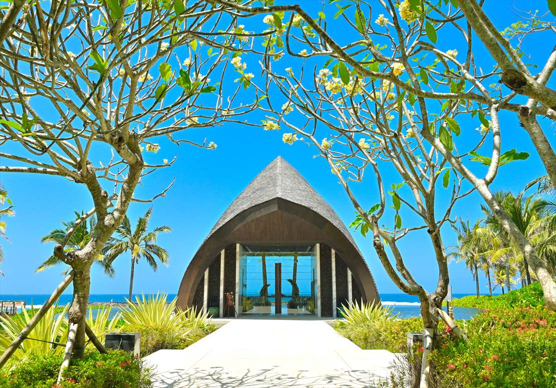 Oceanfront Chapel Apurva Kempinski Wedding (6) 真っ青な海を望むアプルヴァ・チャペル