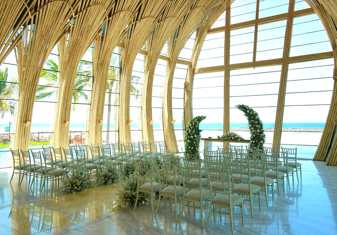 Oceanfront Chapel Apurva Kempinski Wedding (8) オーシャンフロント・チャペル内生花装飾