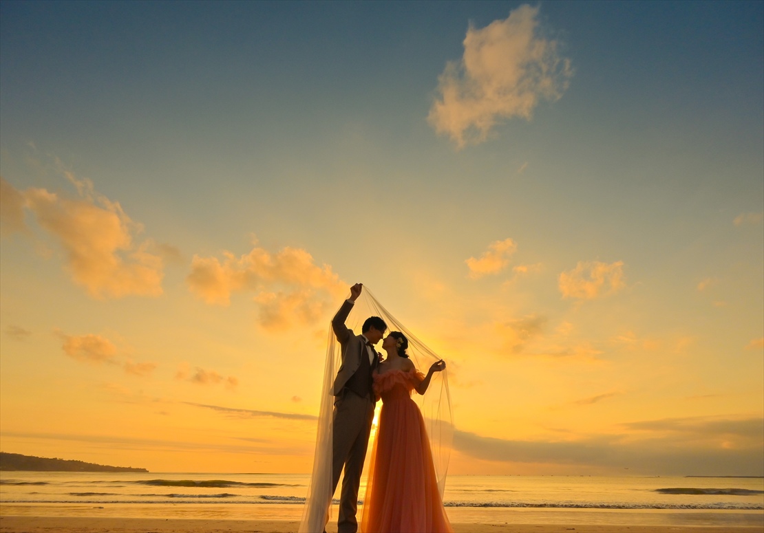 Belmond Jimbaran Puri Bali Sunset Party (5) ビーチにて神秘的なロングベールショット