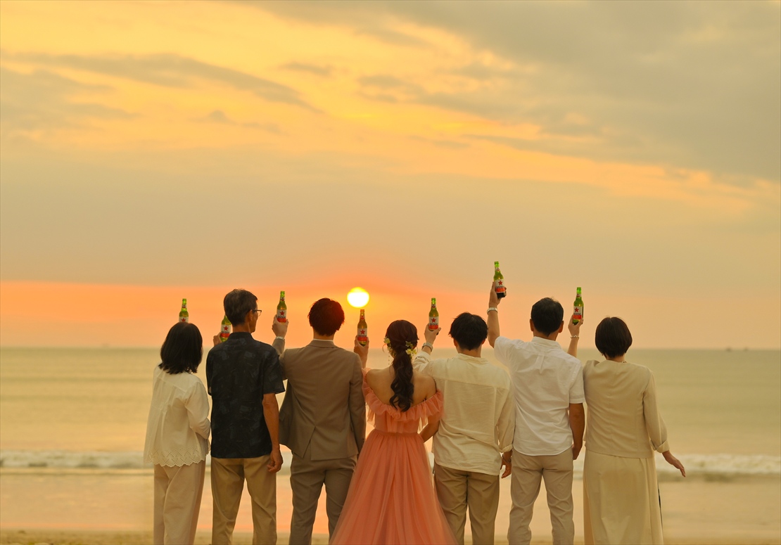 Belmond Jimbaran Puri Bali Sunset Party (9) サンセットタイム 乾杯シーン ウェディングパーティー