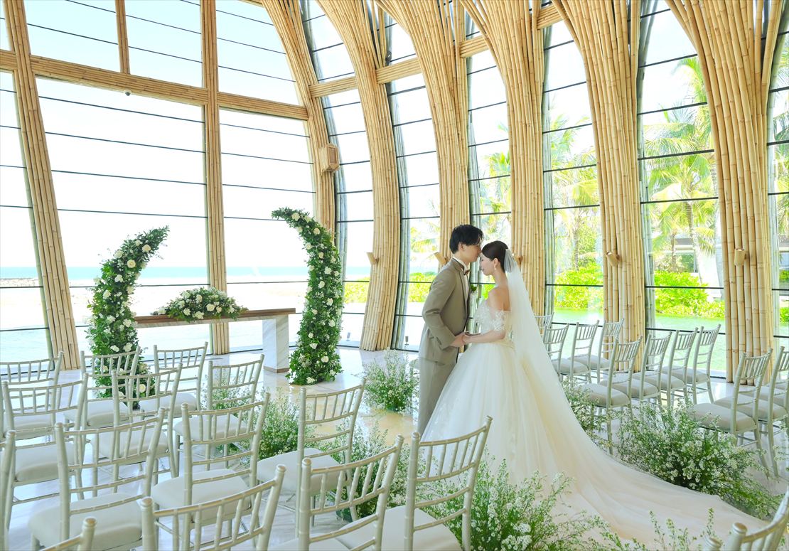 The Apurva Kempinski Bali Wedding Oceanfront Chapel (11) チャペル内での自由な挙式後撮影