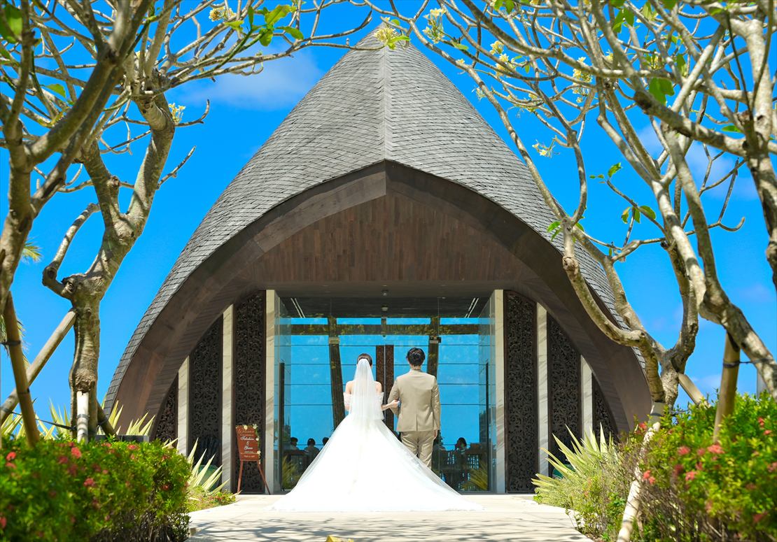 The Apurva Kempinski Bali Wedding Oceanfront Chapel (5) バリ島の自然に溶け込む木目チャペル ジ・アプルヴァ・ケンピンスキ・結婚式